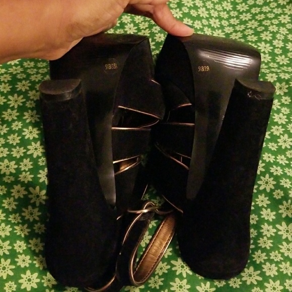 COPY - Black  BCBGeneration platform heels - Picture 4 of 6